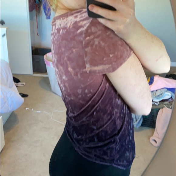 T-Shirt - Picture 2 of 3